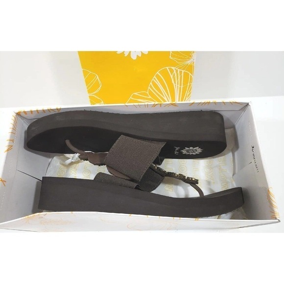 Yellow Box ~Woman 8.5 M~ Brown Flip Flops Wedge Jeweled Sandals 30189 NEW. - Picture 9 of 12